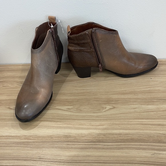 Earth Boots - Picture 2 of 3